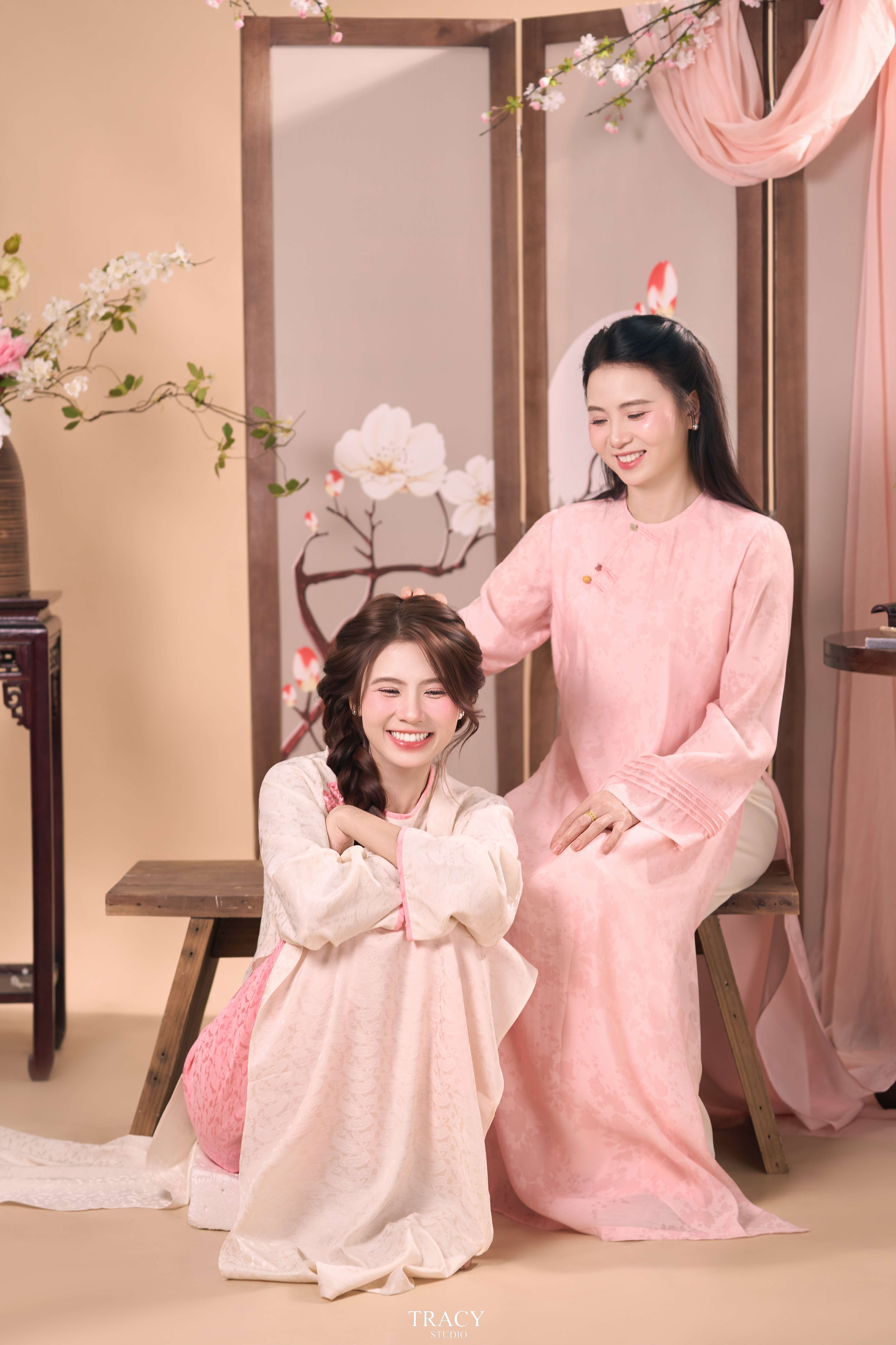 frontend/img/gallery/anh-tet-yem-ao-dai/tracy-studio-chup-concept-tet-me-con (6).jpg